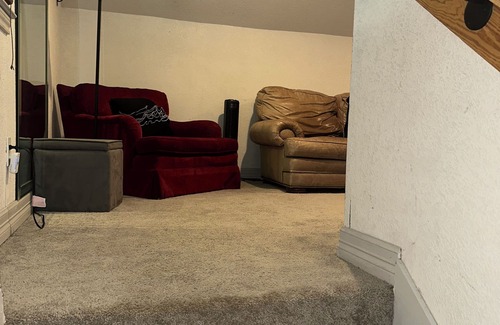 Voth Apartment | Quiet garage apartment in the country/ideal for working trip