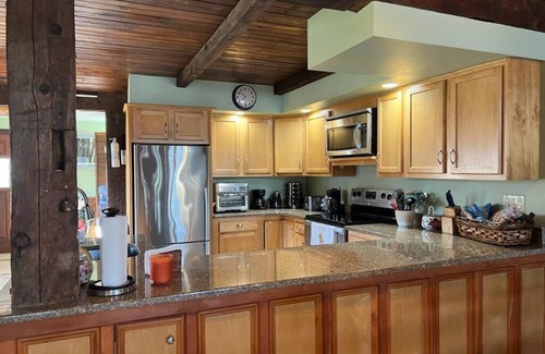 Niverville Cottage | Quiet Get Away on the Lake! Kayaks,life vests ,Fishing Equipments ,golf clubs