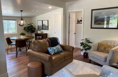 Grass Valley House | Quiet Gold Country Guest House in the Sierra Nevada Mountains. Pet Friendly!