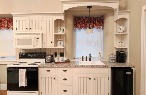 Martindale Cottage | Quiet, Historic Church, Lancaster County, PA