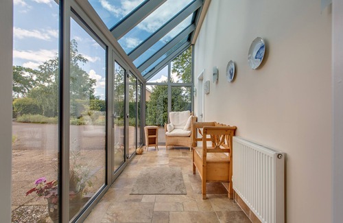 Melton Constable House | Quiet holiday home in beautiful, secluded 3/4 acre garden.