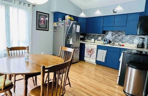 Roanoke House | Quiet home that deer visit