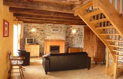 Vezels-Roussy House | Quiet house with views of the valley.