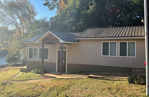 Steele Creek Cottage | Quiet Lakefront Escape