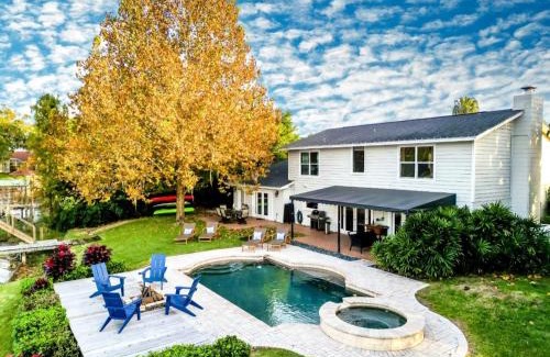 Carrollwood House | Quiet Lakefront, Pool, Game Room