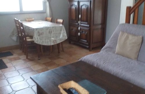 Corneville-sur-Risle House | Quiet location with 700 m garden, riverside. Pets not allowed;