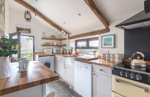 Trelights House | Quiet Location,Sea views,10 Min walk to PortQuin Between Port Isaac and Polzeath