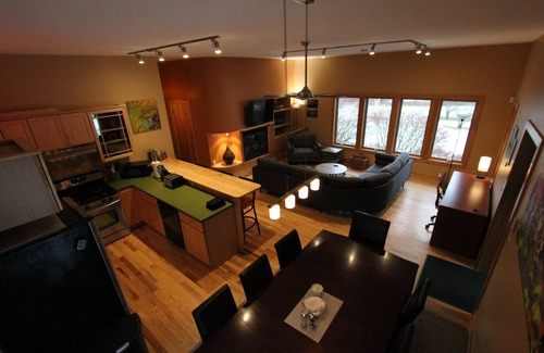 Bridgewater Corners House | Quiet Modern Luxury Home w/ Memory Foam Beds, A/C, FAST WiFi and Full Kitchen