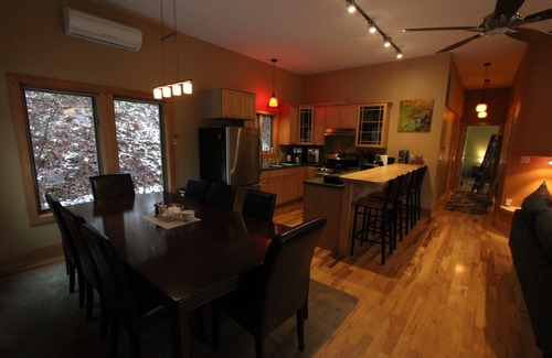 Bridgewater Corners House | Quiet Modern Luxury Home w/ Memory Foam Beds, A/C, FAST WiFi and Full Kitchen