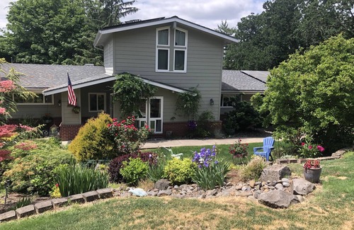 Salem House | Quiet Neighborhood 2 Miles South Of Downtown. Large house can sleep 6-8 people.