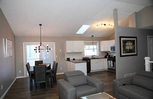 Eagan House | Quiet neighborhood near MOA, MSP & MNZoo. 5mins from Skate Park & Lebanon Hills.