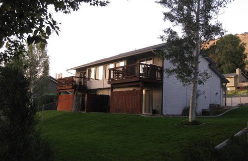 Gleed House | Quiet neighborhood near golf course