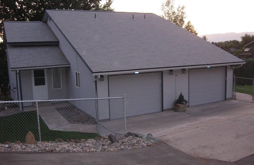 Gleed House | Quiet neighborhood near golf course