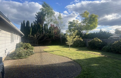 Springfield House | Quiet neighborhood, close to University of Oregon, shopping & freeway’s