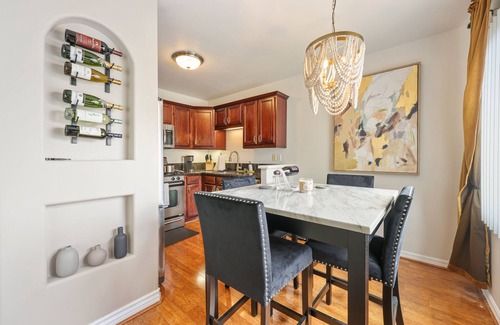 University Heights Condo | Quiet North Park Luxury Condo w/Free Parking & A/C