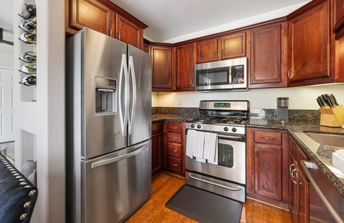 University Heights Condo | Quiet North Park Luxury Condo w/Free Parking & A/C