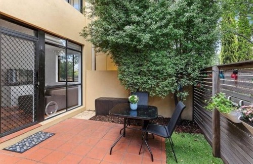 Northcote House | Quiet, peaceful northcote 1 bedroom unit