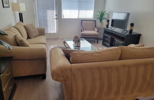 Brentwood Apartment | Quiet Private one Bedroom One Bathroom