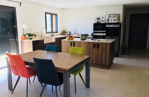 Meyrargues House | Quiet Provencal hillside villa, 10 minutes from Aix center, with no neighbors