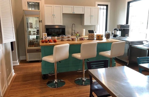 Mapleton/Fall Creek House | Quiet Purple Peace Retreat Close to Downtown Indy-Women Only/Safe and Secure