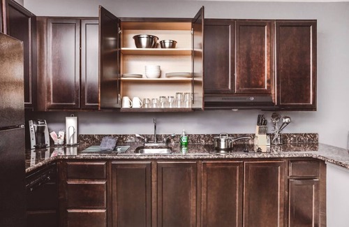Zion House | Quiet, Relaxing Stay l Library Lounge, Games, Dog-friendly & Outdoor Spaces