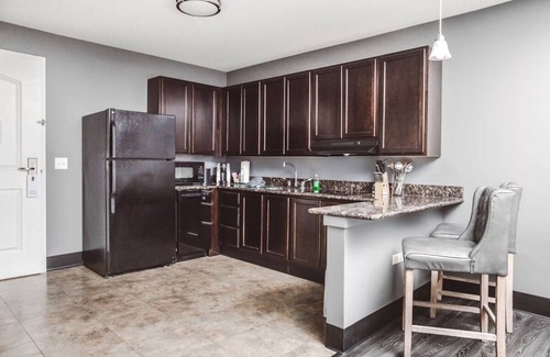 Zion House | Quiet, Relaxing Stay l Library Lounge, Games, Dog-friendly & Outdoor Spaces