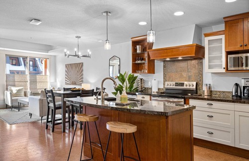Canmore Apartment | Quiet Retreat for Couples !