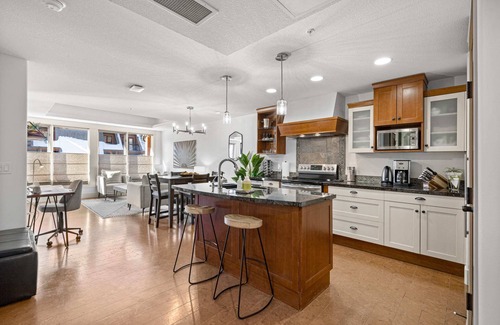 Canmore Apartment | Quiet Retreat for Couples !