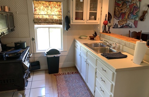 Lupus Cottage | Quiet Riverfront Cottage on Missouri River