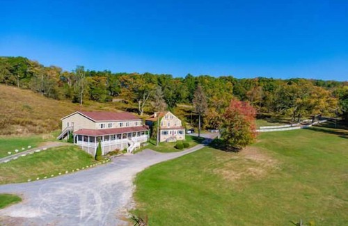Swanton House | Quiet Room 10, Private bath, gas fireplace, Cable