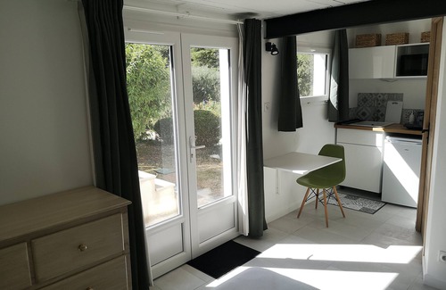 Marseille Apartment | Quiet room/Studio, 25min from Cassis or Aix en Provence