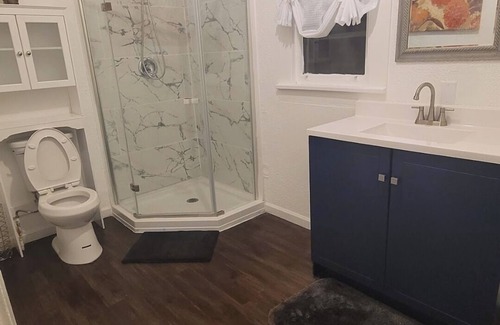 Rochester House | Quiet Room with Private Bathroom Near Hospitals