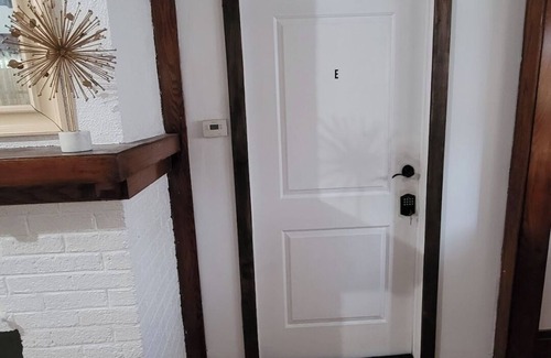 Rochester House | Quiet Room with Private Bathroom Near Hospitals