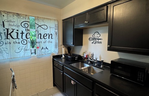 Roselawn Finance Apartment | Quiet, safe and serene unit with lots of charm in a great location in Cincinnati