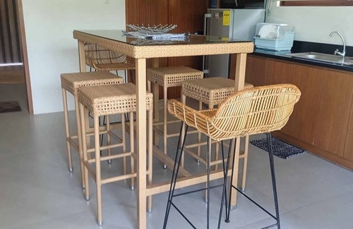 Danao City House | Quiet Seaside Villa 5 mins walk to the beach, clubhouse and boardwalk