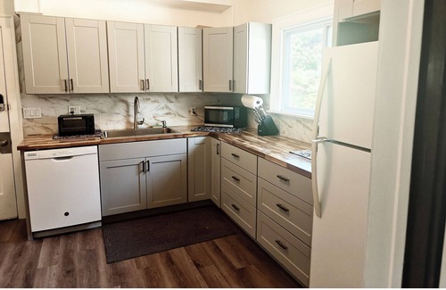 Cleveland House | Quiet second floor townhouse