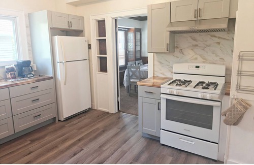 Cleveland House | Quiet second floor townhouse