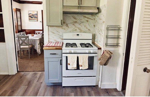 Cleveland House | Quiet second floor townhouse