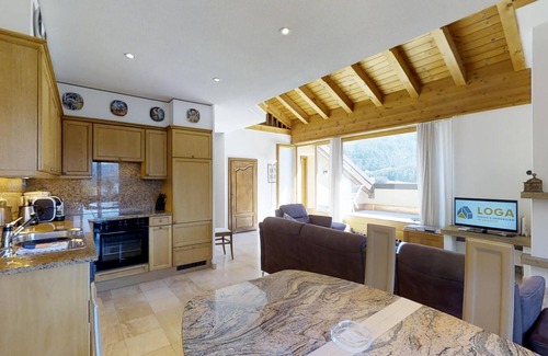 Silvaplana Apartment | Quiet, spacious and bright 3 ½-room apartment on two storeys on the 3rd floor, c