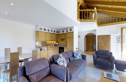Silvaplana Apartment | Quiet, spacious and bright 3 ½-room apartment on two storeys on the 3rd floor, c