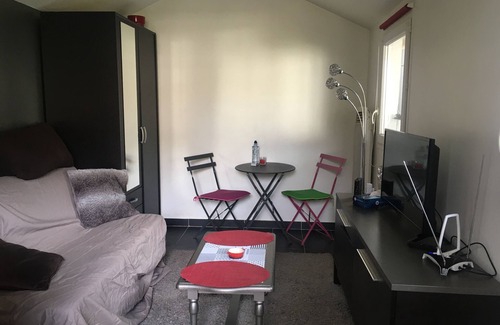 Champigny-sur-Marne House | Quiet studio house with Garden