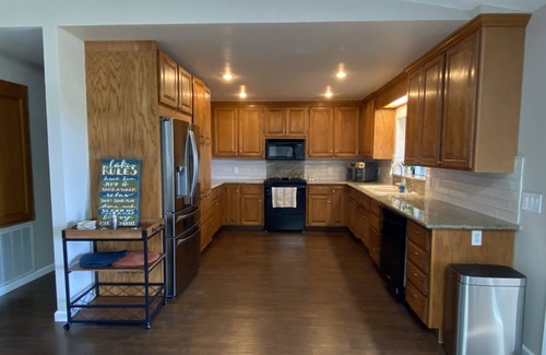 Kelseyville House | Quiet Top of the Hill Lake View Home