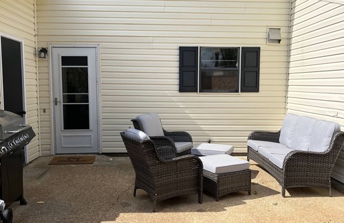 Opelika House | Quiet Townhome just blocks from downtown Opelika, and minutes from everything!