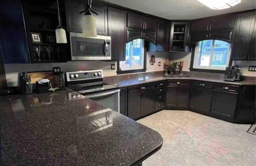 Iron Mountain Villa | Quiet, Upscale 3 bedroom close to town