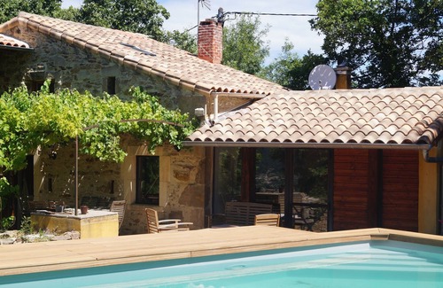 Fozieres House | Quiet vacation home with heated swimming pool
