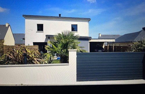 Plouvorn House | Quiet vacations for 6pers with jacuzzi close to the sea