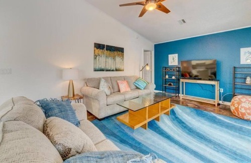 Weeki Wachee Gardens House | Quiet Water Front Retreat