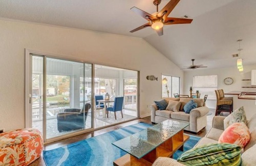 Weeki Wachee Gardens House | Quiet Water Front Retreat