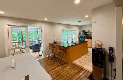 Hillsmere House | Quiet Waters Family Home 4BR Sleeps 8