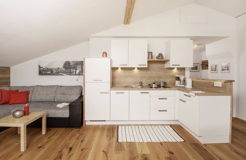 Leutasch Apartment | Quietly situated house - ideal starting point for hiking, cycling and cross-country skiing